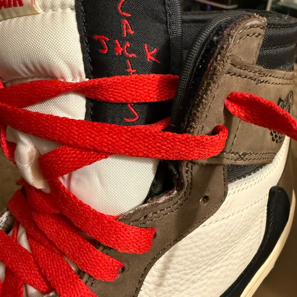 Nike Air Jordan 1 High OG — Travis UA - Picture 6 of 9